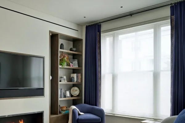 Curtain-Measure-Fitting-Curtains-Blinds-London